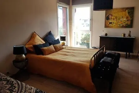 Bed and breakfast Gate 25 *