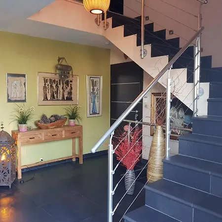 Gate 25 Bed & Breakfast